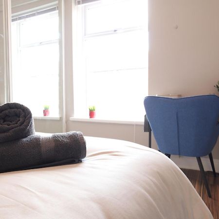 2-Bedroom, Free Parking, High Speed Wi-Fi, Swinton Mánchester Exterior foto