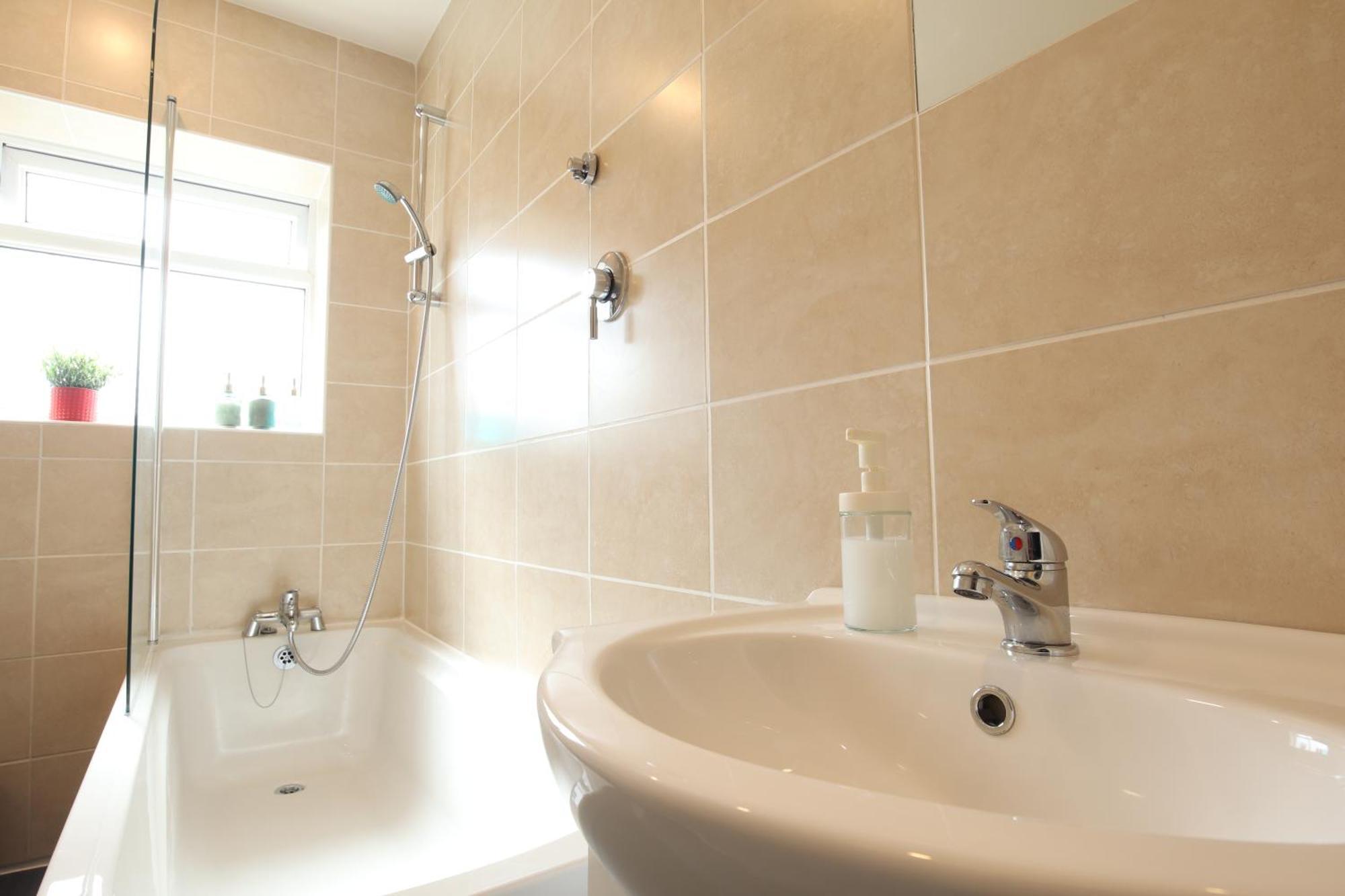 2-Bedroom, Free Parking, High Speed Wi-Fi, Swinton Mánchester Exterior foto